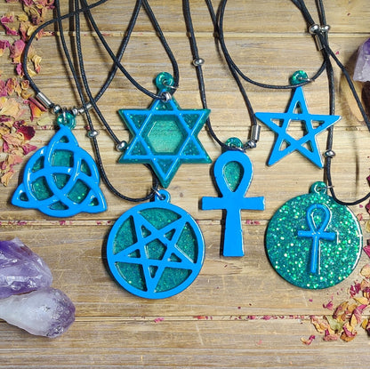 Boho Witch Occult Pendant, Esoteric Jewelry for Casual Wear, Spiritual Protection & Spellwork, Epoxy Resin Ritual Lamen, Wicca Pagan Gifts