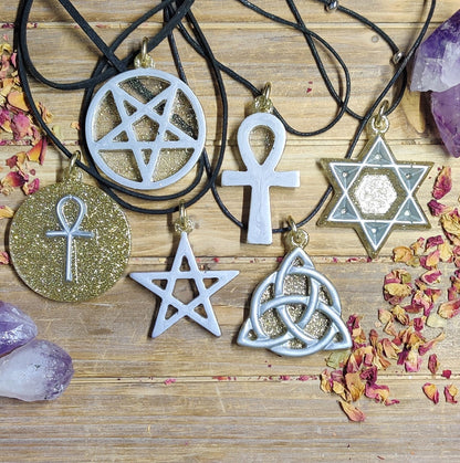 Boho Witch Occult Pendant, Esoteric Jewelry for Casual Wear, Spiritual Protection & Spellwork, Epoxy Resin Ritual Lamen, Wicca Pagan Gifts