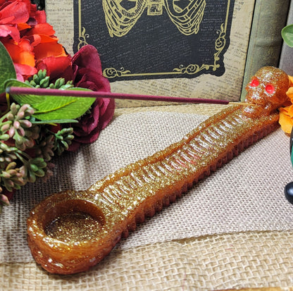 Bone Skeleton Incense Holder, Dark Aesthetic Stick Incense Burner, Macabre Resin Gothic Home Furnishing for Horror & Witchcraft Enthusiast