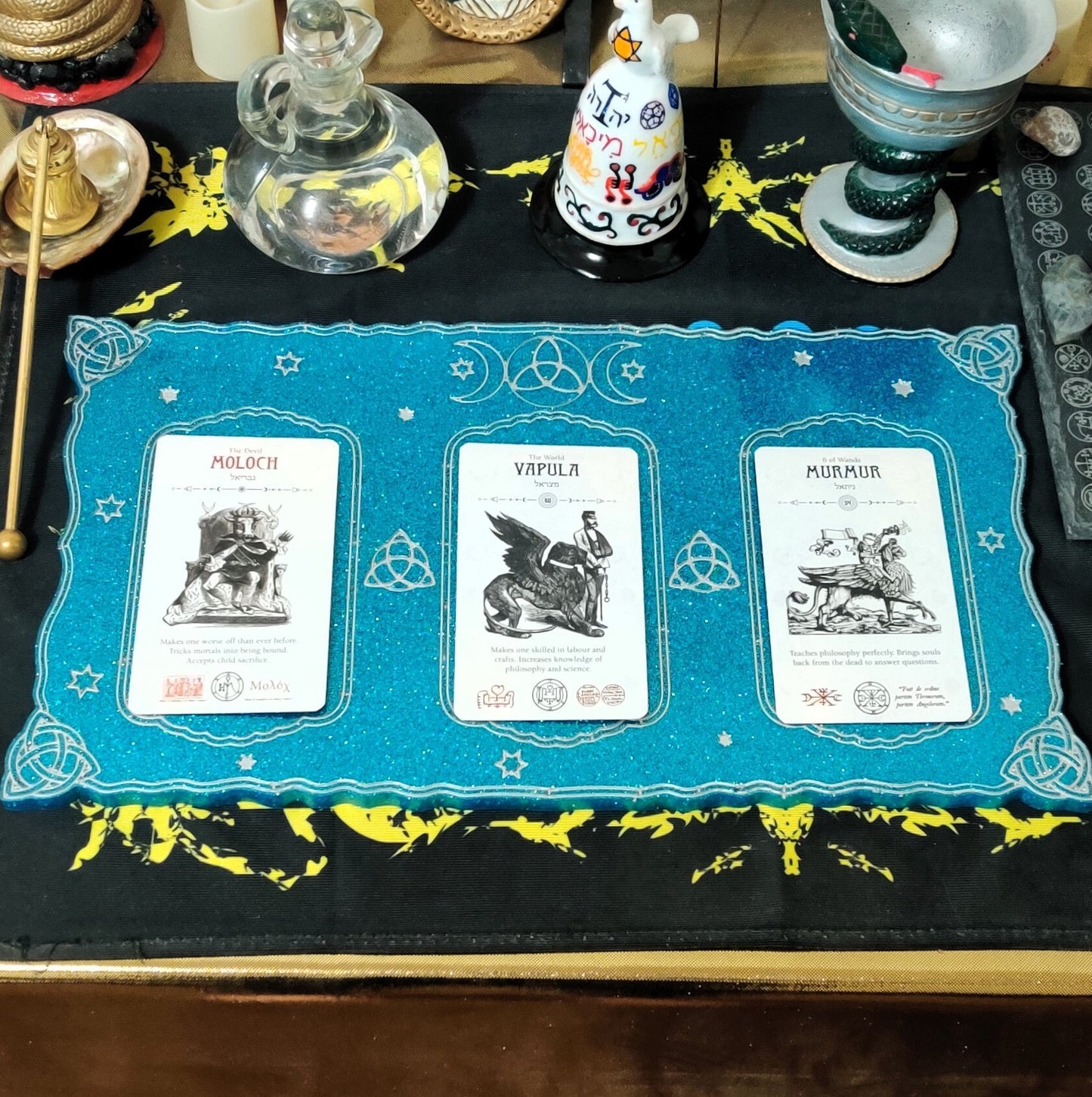 3 Card Tarot Spread Epoxy Resin Board, Divination Altar Tool, Tarot Oracle Witch Accessory for Pagan Rituals and Spiritual Guidance