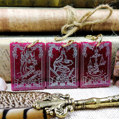 Major Arcana Tarot Keychain, Rider Waite Inspired Crimson Minor Arcana Keyring Charm for Secular Witch, Pagan Gifts & Divination Cards Lover