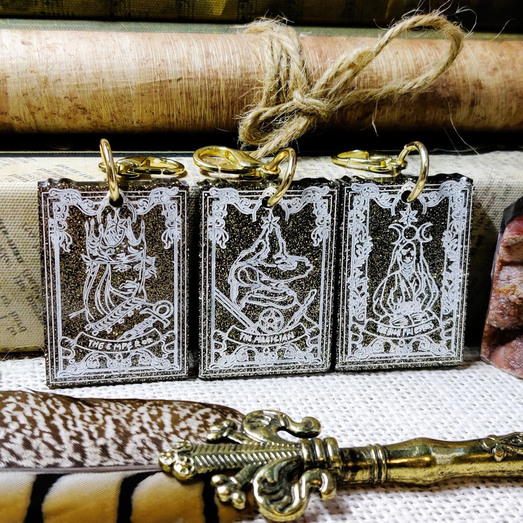 Major Arcana Tarot Keychain, Rider Waite Black And Gold Minor Arcana Keyring Charm for Secular Witch, Pagan Gifts & Divination Cards Lover