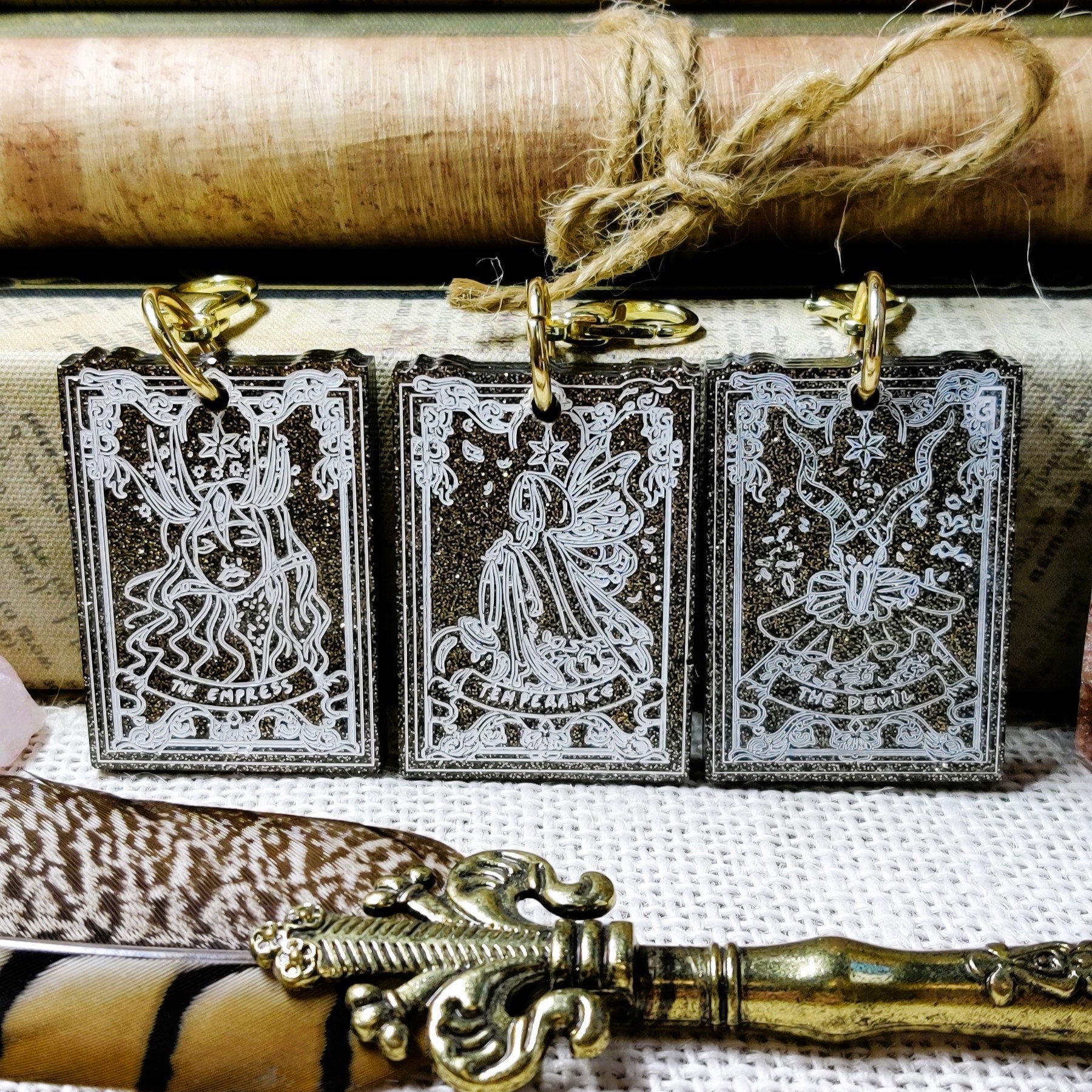 Major Arcana Tarot Keychain, Rider Waite Black And Gold Minor Arcana Keyring Charm for Secular Witch, Pagan Gifts & Divination Cards Lover