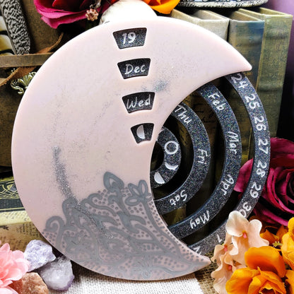 Floral Moon Phase Wheel Calendar, Witchy Resin Wall Hanging with Floral Design, Pagan Wall Decor and Functional Epoxy Wall Art