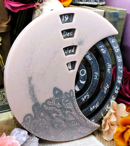 Floral Moon Phase Wheel Calendar, Witchy Resin Wall Hanging with Floral Design, Pagan Wall Decor and Functional Epoxy Wall Art