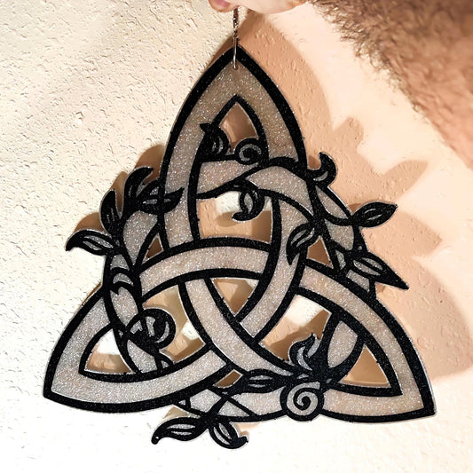 Sacred Triquetra Wall Hanging | Celtic Knot Trinity Symbol | Wiccan Altar Decor, Pagan Protection Amulet - The Dark Primordial
